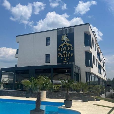 Hotel Del Ponte Targoviste Dış mekan fotoğraf