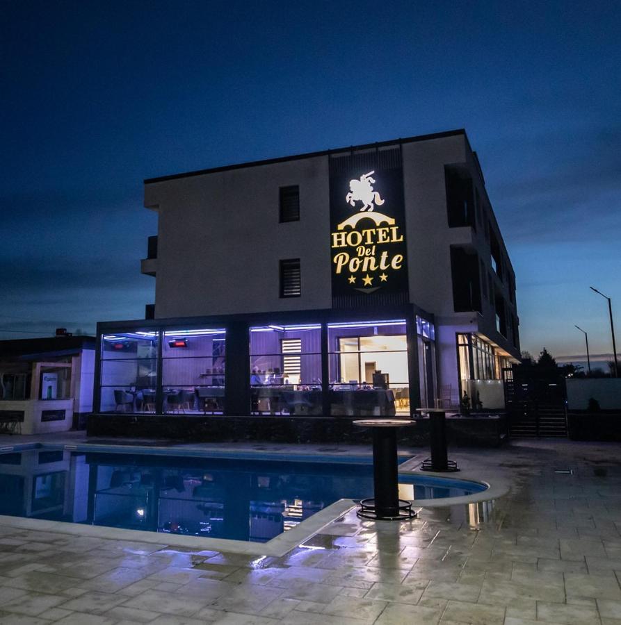 Hotel Del Ponte Targoviste Dış mekan fotoğraf