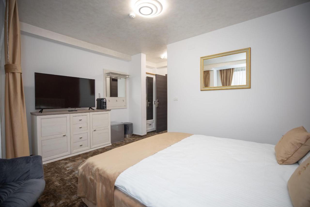 Hotel Del Ponte Targoviste Dış mekan fotoğraf