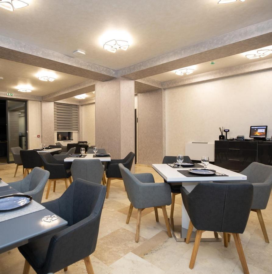 Hotel Del Ponte Targoviste Dış mekan fotoğraf