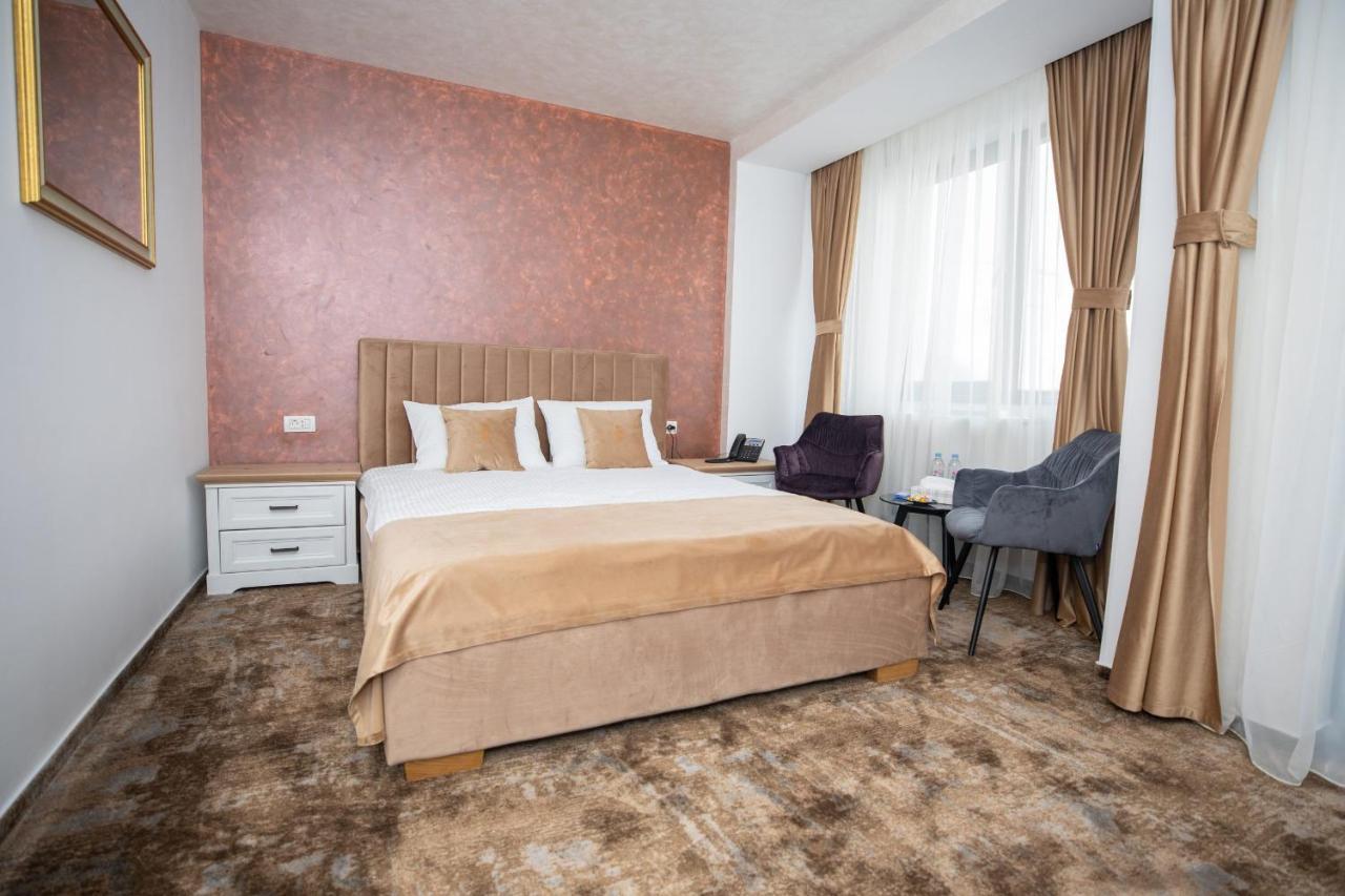 Hotel Del Ponte Targoviste Dış mekan fotoğraf
