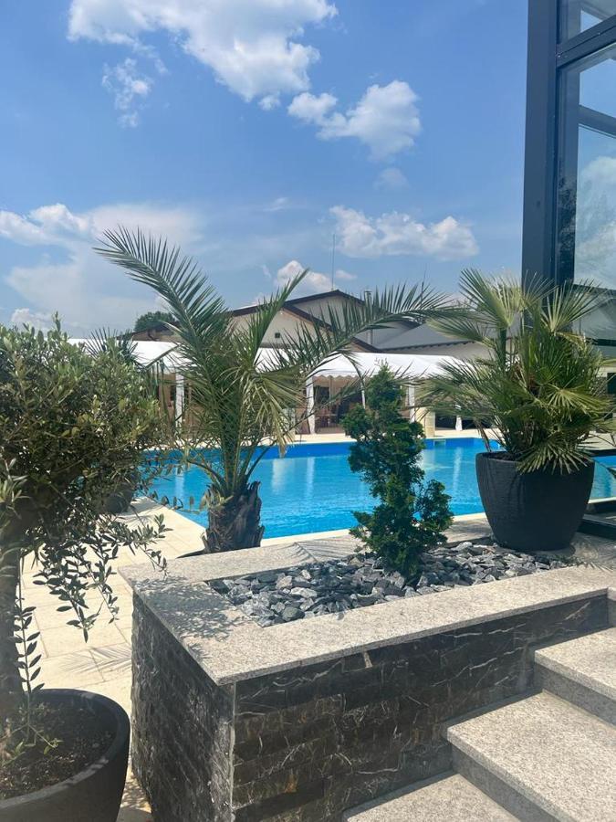 Hotel Del Ponte Targoviste Dış mekan fotoğraf