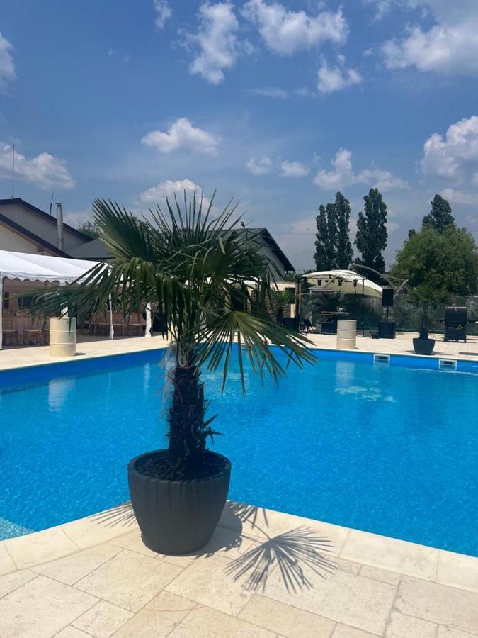 Hotel Del Ponte Targoviste Dış mekan fotoğraf