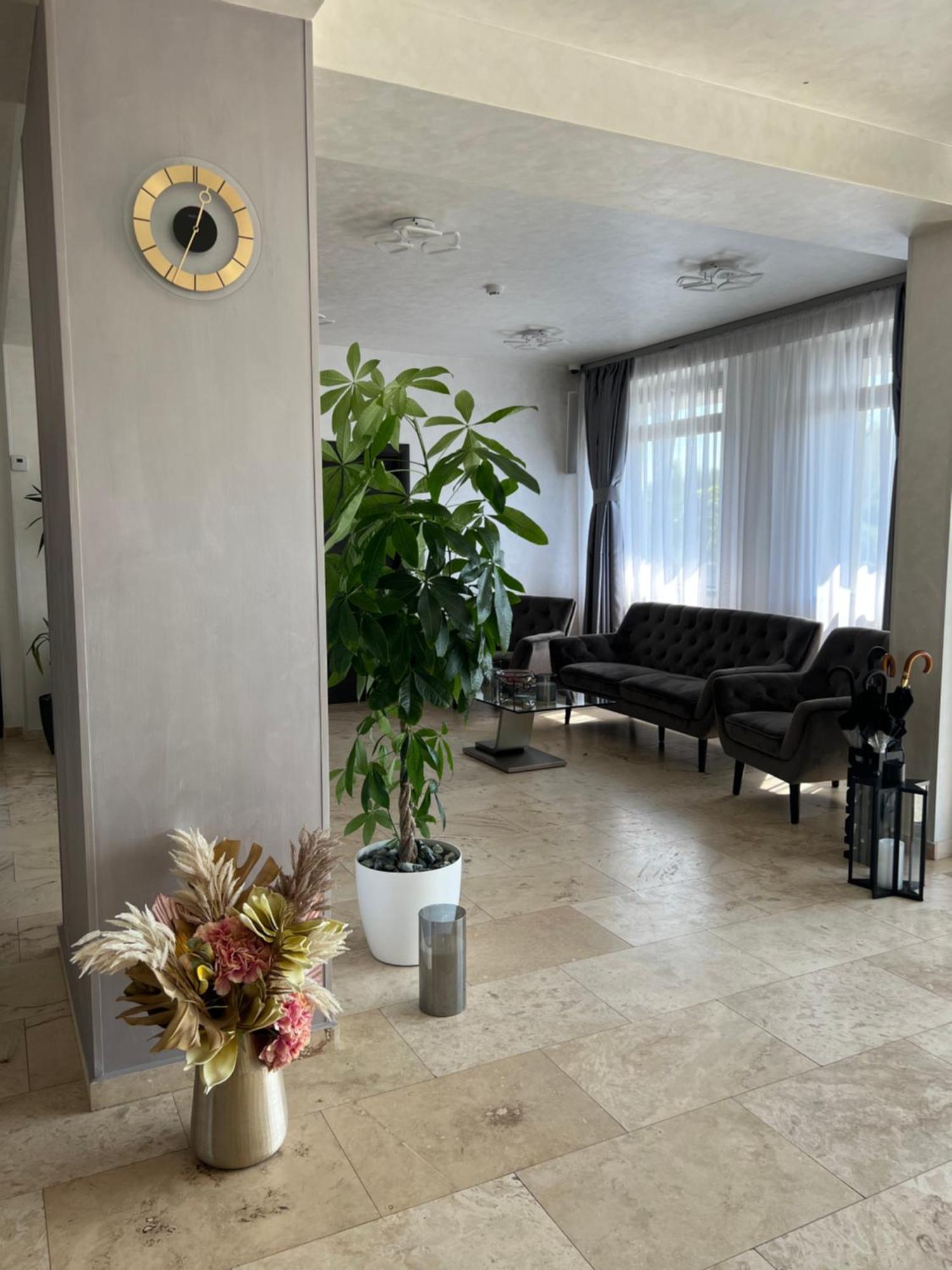 Hotel Del Ponte Targoviste Dış mekan fotoğraf