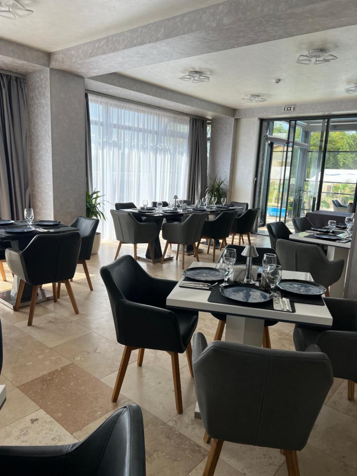 Hotel Del Ponte Targoviste Dış mekan fotoğraf