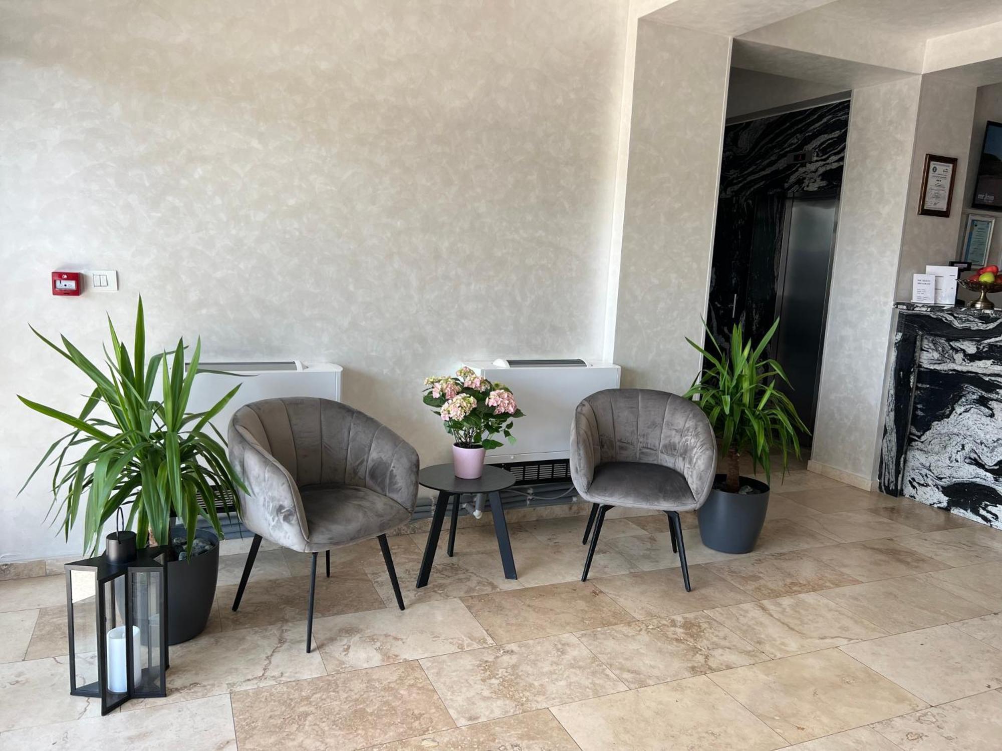 Hotel Del Ponte Targoviste Dış mekan fotoğraf